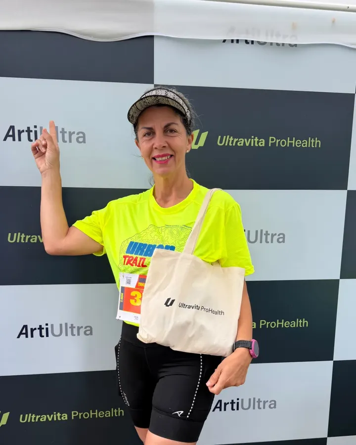 Cliente no painel ArtiUltra com a bolsa Ultravita